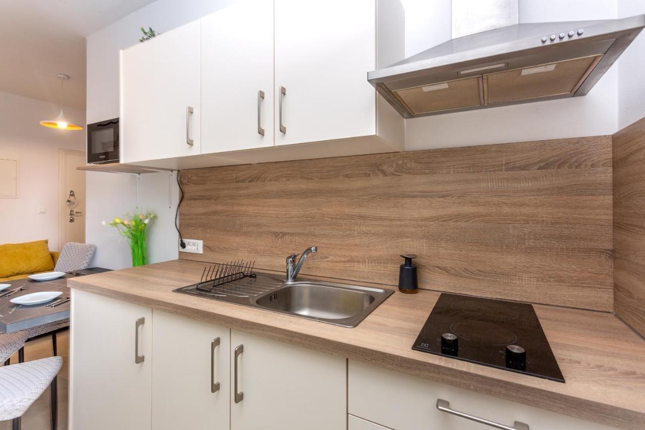 Divine Apartments Baska  Ngoại thất bức ảnh