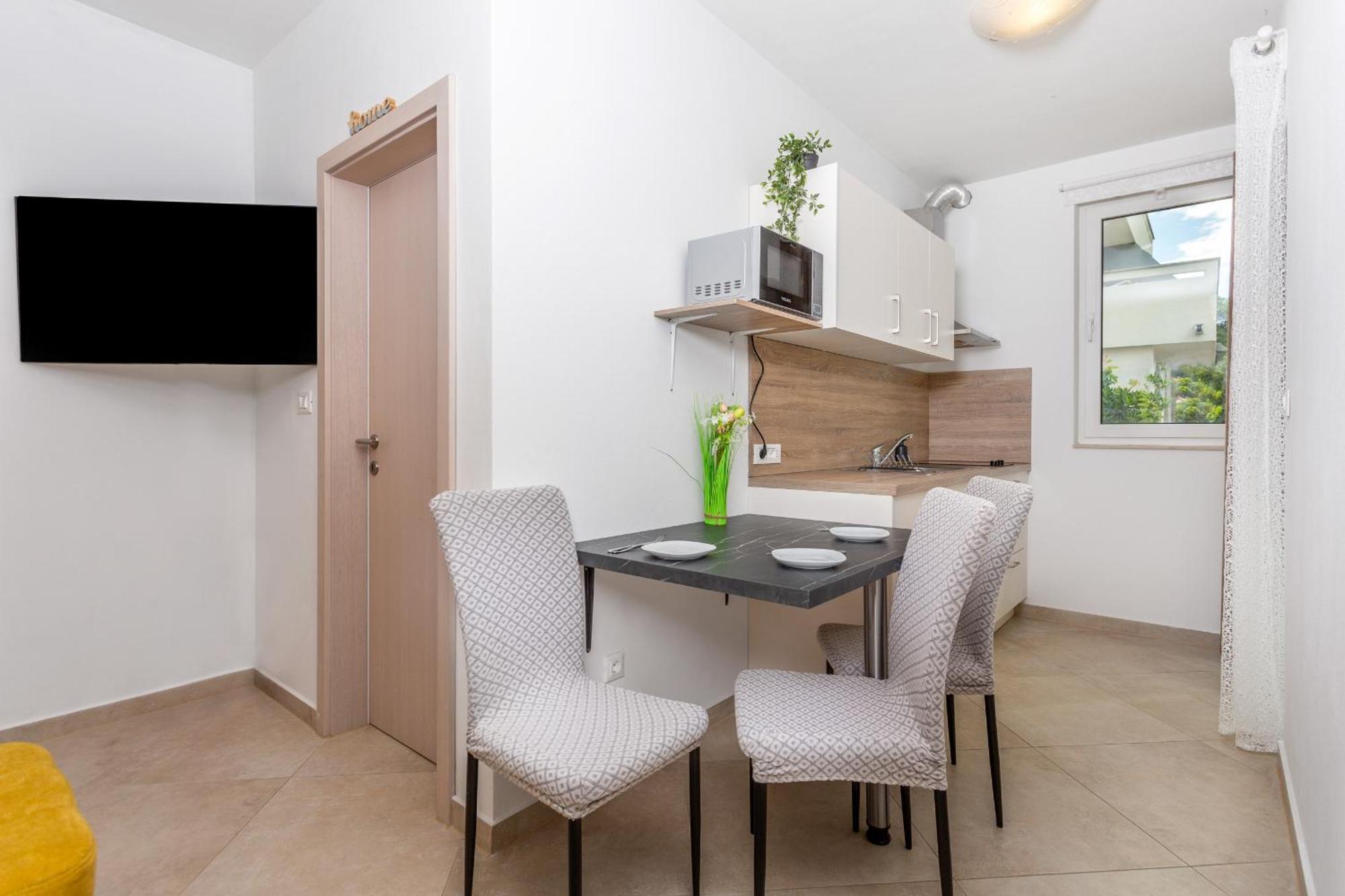 Divine Apartments Baska  Ngoại thất bức ảnh